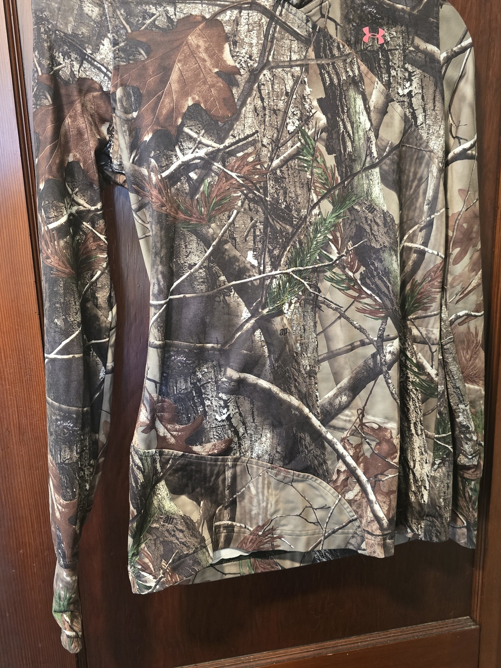 Under Armour Womens Camo Long Sleeve And Hoodie- Size Medium